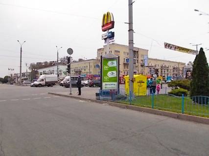 Пиллар A в Запорожье проспект Соборний (проспект Леніна). - Металлургов пр. на Металлургов пр.(ресторан"Макдональдс") фото 1