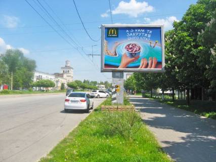 Бэклайт A в Запорожье, 4x3  Металургів пр.,19 до проспект Соборний (проспект Леніна). Напроти Нової Пошти, до Макдональдсу фото 1