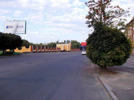Билборд B в Ровно Набережная ул., стадион "Верес"( напротив № 28) (100м. к АЗС "Авиас") фото 1