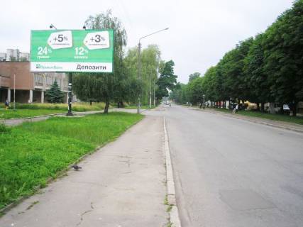 Билборд A в Дрогобыче Грушевського вул.,170 (перед "Ощадбанком")В центр фото 1