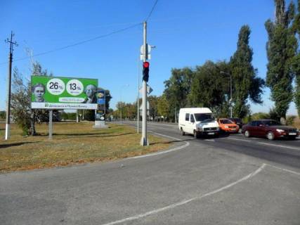 Билборд B в Днепр (Днепропетровск) Старокодакская ул.,17 , из Аэропорта в город, на светофоре фото 1