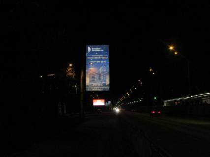Бэклайт B в Львове, 8м х 4м  Броварський проспект, станція М"Гідропарк"  рух із центру міста, ліворуч схема