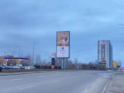 Бэклайт A в Киеве, 4x8  Оболонський проспект (розподілювач), біля АЗС"GLUSCO", за 850 метрів руху до М"Оболонь", в напрямку від М"Почайна"(Петрівка) схема