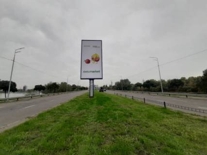 Бэклайт A в Киеве, 4x8  Оболонський проспект (разподілювач), після   550 метрів руху від М"Оболонь" в напрямку М"Почайна" (Петрівка) схема