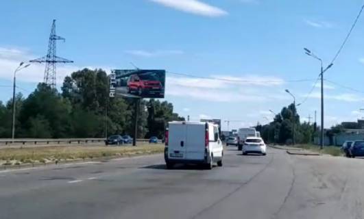 Видеоборд A в Киеве, 6x3  Богатирська 1А вул., (розподілювач, поруч авто-салону "Автоград" (Mitsubishi/Peugeot/Jeep),  рух в напрямку Почайної (Петрівки)) - 337353 схема