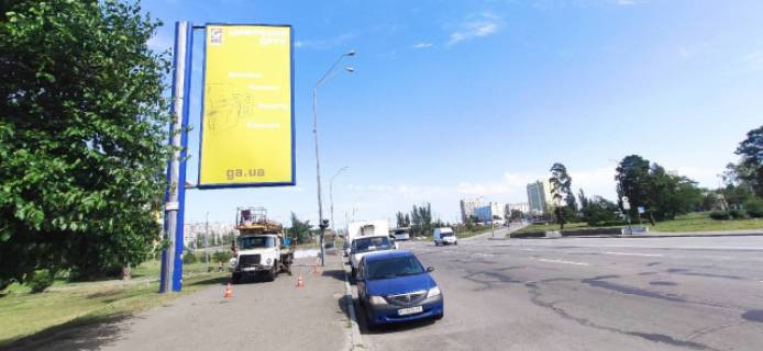 Бэклайт B в Львове, 8м х 4м  Броварський проспект,  за 180 метрів руху із центру міста  до м. Чернігівська, ліворуч схема
