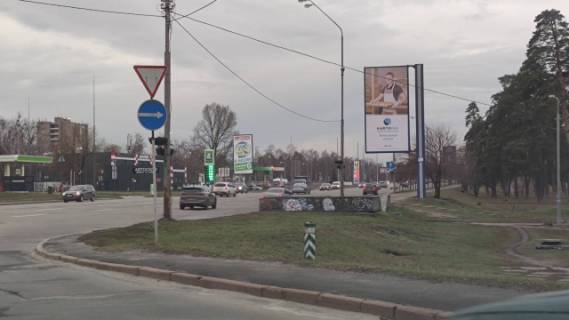 Бэклайт A в Киеве, 4x8  Броварський проспект,  після 180 метрів руху від м.Чернігівська в напрямку центру міста схема