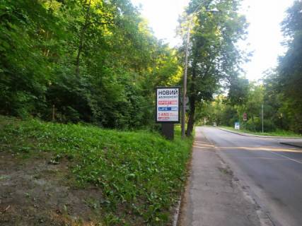 Ситилайт B в Львове, 1.86м х1.27м  Паркова дорога (парк Аскольдова могила),  400 метрів руху від алеї Героїв Крут, ліворуч схема