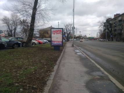 Citylight B in Lviv, 1.86м х1.27м  Naberezno-Lugova, 4 / Pocajnins'ka  (za zupinkou) scheme