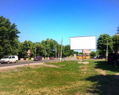 Билборд A в Знаменке, 3х6  на розі вулиць Привокзальна та Віктора Голого, біля буд. №11 фото 1