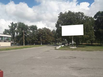 Білборд, Бігборд (Борд)  A у Карлівці площа 40-річчя Перемоги в районі автовокзалу Фото 1