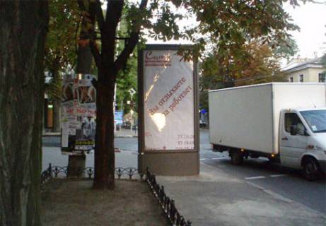 Пиллар B в Одессе Строкатої Ніни вул. (Буніна)., 23 - Європейська вул. (Катерининська) фото 1