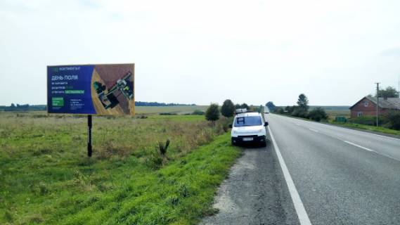 Billboard B in Zhovtansi, 6x3м.  smt. Zovtanci, viizd z Zovtanciv v napramku m. L'viv, trasa L'viv-Luc'k (N-17) + AZK Motto + zovta vitrozahisna luminescentna ramka Photo 1