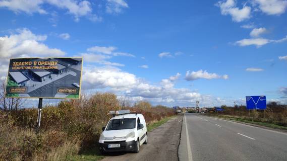 Билборд B в Золочеве (Львовской обл), 6x3м.  м. Золочів, центральний вїзд з сторони м. Львів + обїздна дорога на м.Тернопіль, траса Львів - Тернопіль (Н-02) + АЗК CNG і ANP + жовта вітрозахисна люмінесцентна рамка фото 1