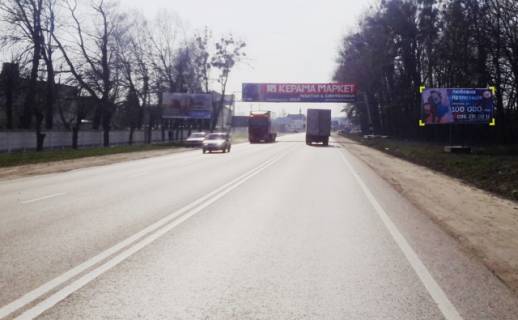 Билборд A в Малехове, 6x3м.  вїзд в м. Львів з напрямку м. Київ (траса Е-40) + жовта вітрозахисна люмінесцентна рамка, далі АЗК Львів Петроль, Сокар фото 1