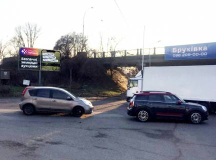 Билборд B в Малехове, 6x3м.  вул. Б. Хмельницького, вїзд в м. Львів з напрямку м. Київ (траса Е-40), постійні тягучки, біля АЗК WOG фото 1