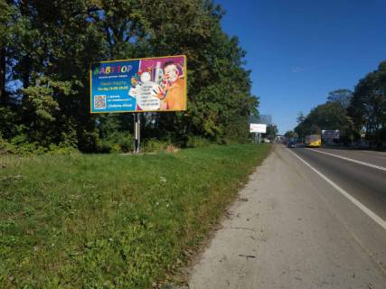 Билборд B в Малехове, 6x3м.  виїзд з м. Львів на м. Київ (траса Е-40) + жовта вітрозахисна люмінесцентна рамка, далі АЗК МОТТО фото 1
