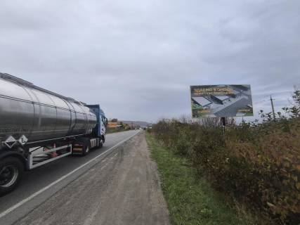 Билборд A в Золочеве (Львовской обл), 6x3м.  виїзд на м. Львів, траса Львів - Тернопіль (Н-02) + АЗК Brent Oil + жовта вітрозахисна люмінесцентна рамка фото 1