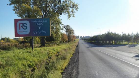 Билборд B в Золочеве (Львовской обл), 6x3м.  м. Золочів, вул. Львівська, вїзд в м. Золочів з напрямку м. Львів + АЗК ANP + жовта вітрозахисна люмінесцентна рамка фото 1