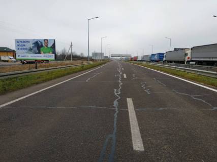 Билборд B в Глиницях, 6x3м.  Кордон, на респ. Польща, 800 м. до прикордонного посту, траса Львів - Краковець (М-10), черга вантажівок не закриває огляд борда !!! фото 1