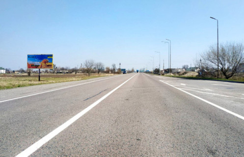 Билборд B в Буськ, 6x3м.  м. Буськ, поряд АЗК ОККО, центральний вїзд в м. Буськ з сторони Львова, на м.Броди, траса Львів - Київ (Е-40) + жовта вітрозахисна люмінесцентна рамка фото 1