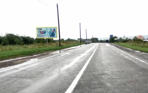 Билборд B в Рава-Русской, 6x3м.  Кордон, з кордону з респ. Польща на м. Львів, на м. Червоноград, автодорога Львів - Рава - Руська (М-09) + АЗК + жовта вітрозахисна люмінесцентна рамка фото 1