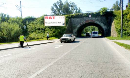 Билборд B в Львове, 6x3м.  вул. Богданівська, 95, на район "Тракт Глинянський", на вул. Личаківську, на м. Винники, на обїздну дорогу, промзона, тягучка, фіксація швидкості + жовта вітрозахисна люмінесцентна рамка фото 1