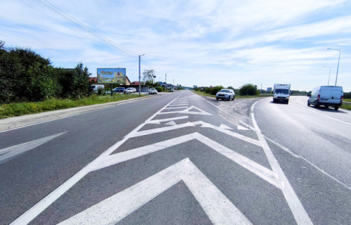 Billboard B in Ryasne-Ruska, 6x3м.  Рясне - Руське, вул. Садова 3, весь рух з м. Львів на південну обїздну, промислові обєкти, на АЗК Socar, обмеження швидкості. Photo 1