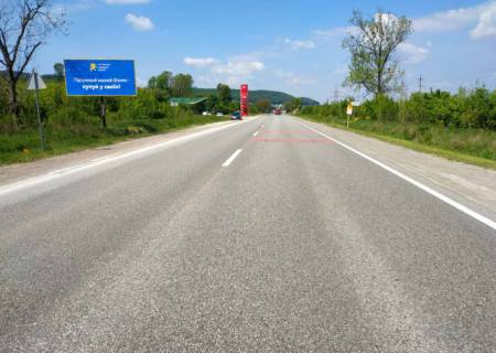 Билборд B в Золочеве (Львовской обл), 6x3м.  м. Золочів, виїзд на м. Львів, траса Львів - Тернопіль (Н-02) + АЗК Brent Oil + жовта вітрозахисна люмінесцентна рамка фото 1