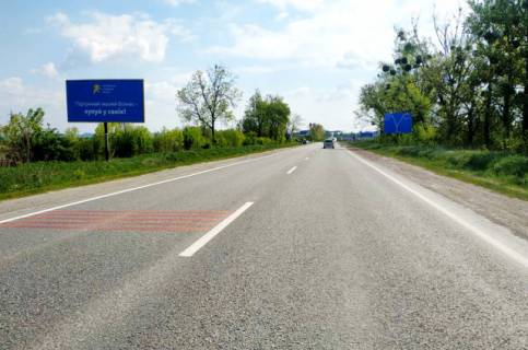Билборд B в Золочеве (Львовской обл), 6x3м.  м. Золочів, центральний вїзд з сторони м. Львів + обїздна дорога на м.Тернопіль, траса Львів - Тернопіль (Н-02) + АЗК CNG і ANP + жовта вітрозахисна люмінесцентна рамка фото 4