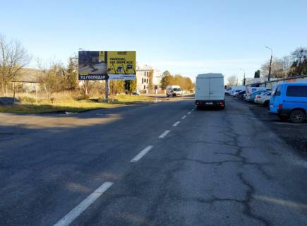 Билборд B в Буськ, 6x3м.  м. Буськ, вул. Львівська, 73, на центр, пішохідний перехід, поряд районна лікарня, зупинка гром. транспорту, великий базар фото 1