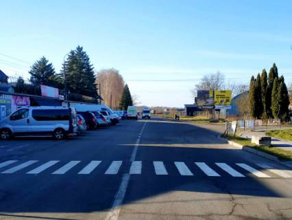 Билборд A в Буськ, 6x3м.  м. Буськ, вул. Львівська, 73, виїзд з центру, пішохідний перехід, поряд районна лікарня, зупинка гром. транспорту, великий базар, на АТБ фото 1