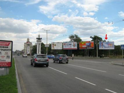 Призма A в Запорожье 302_Запорожье_проспект Соборний (проспект Леніна)  Величара (Тюленіна) 12 АПРЕЛЯ (призматрон 4й справа) - 238794 фото 1