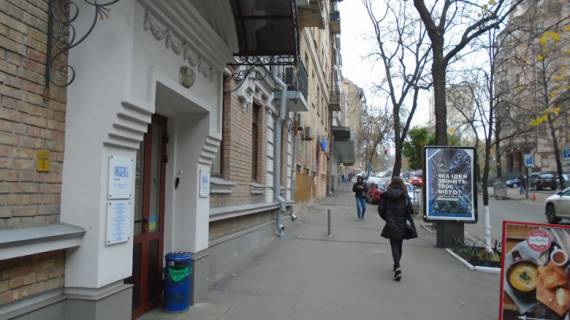 Ситилайт B в Киеве, 1,2 X 1,8 м  вул. О. Гончара, 84 фото 1