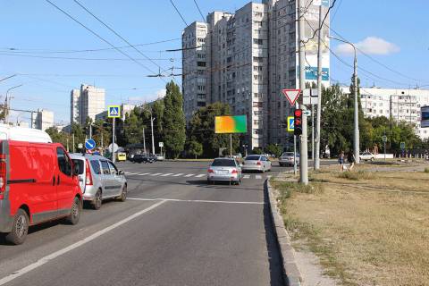 Видеоборд A в Харькове, 6x3  просп. Ювілейний (П'ятдесятиріччя ВЛКСМ ) 32/186 - просп. Льва Ландау (50-річчя СРСР) из центра (дорога от рынка "Барабашово") - 295722 фото 1
