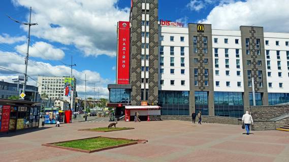 Видеоборд A в Киеве, 3,84 х 17,63  Січеславська вул. (Ползунова)., 6 (готель Ібіс) - 295602 фото 1