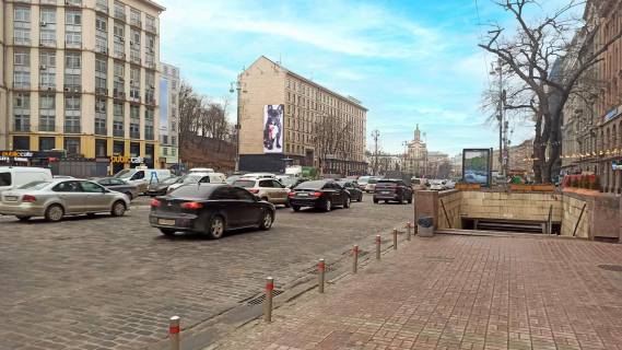 Video Billboard A in Kyiv, 6,4х14,4   Hresatik st., 7/11 - 436369 Photo 1