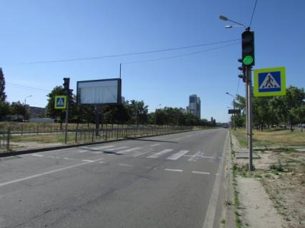Скроллер  в Киеве Богатирська, 11/ Озерна вул. (на розподілювачі) рух до Киева - 195726 фото 1