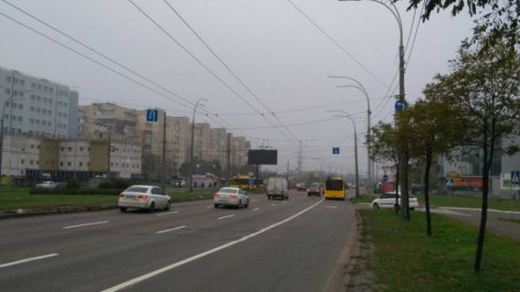 Видеоборд A в Киеве, 6x3  просп. Романа Шухевича (Генерала Ватутіна) (розподілювач), ТЦ "Райдужний", рух до Північного мосту - 297816 фото 1