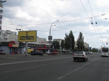 Билборд B в Киеве, 6x3  Маршала Малиновського, 3 (після 100 метрів руху від Героїв полку «Азов» вул. (Маршала Малиновського), світлофор) фото 1
