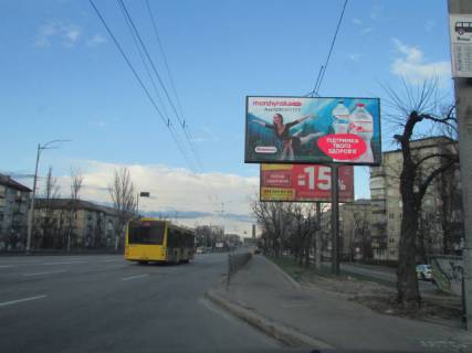 Билборд A в Киеве, 6x3  Соборності (Возз'єднання) проспект, 13 рух в напрямку Дарницької площі фото 1