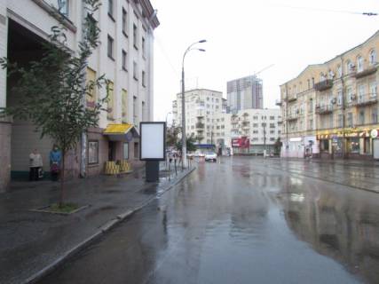 Сiтiлайт B у Києві, 1.2x1.8  Галицька площа (Перемоги), 2 (біля ЦИРКу) з'їзд з вул. Бульварно-Кудрявської до площі Фото 1