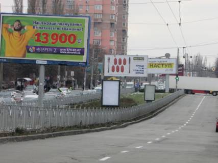 Ситилайт B в Киеве, 1.2x1.8  Святослава Хороброго вул. (Народного ополчення), 3 (зліва на розподілювачі, рух від Севастопольської площі) фото 1