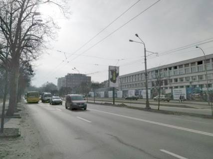 Бэклайт A в Киеве, 2x4  Голосіївський проспект (40-річчя Жовтня), 1 (після 150 метрів  від Голосіївської площі), на розподілювачі фото 1