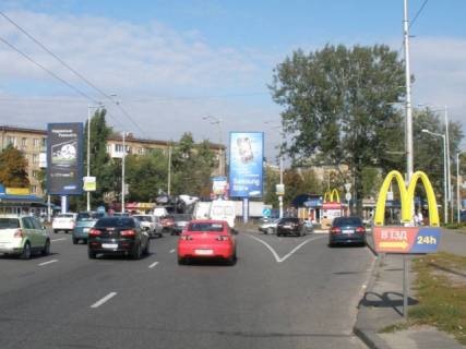 Бэклайт A в Киеве, 4x8  просп. Леоніда Каденюка (Гагаріна), 2А (Дарницька площа (Ленінградська пл.)) фото 1