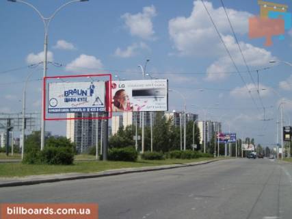 Призма  в Киеве просп. Володимира Івасюка (Героїв Сталінграда) / просп. Степана Бандери (Московський)  (разделитель) по ходу на Оболонь из центра - 116803 фото 1
