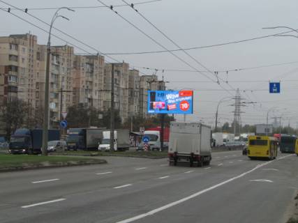 Видеоборд A в Киеве, 6x3  просп. Романа Шухевича (Генерала Ватутіна) (розподілювач), ТЦ "Райдужний", рух до Північного мосту - 26419 фото 1