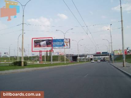 Призма  в Киеве просп. Володимира Івасюка (Героїв Сталінграда) / просп. Степана Бандери (Московський)  (разделитель) по ходу в центр - 116795 фото 1