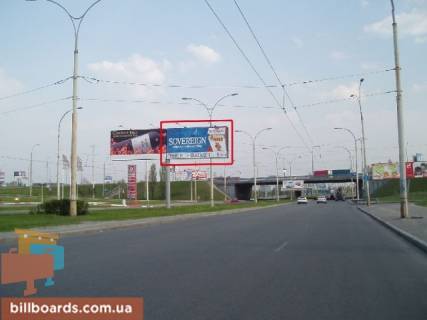 Призма  в Киеве просп. Володимира Івасюка (Героїв Сталінграда) / просп. Степана Бандери (Московський)  (разделитель) по ходу в центр - 116796 фото 1