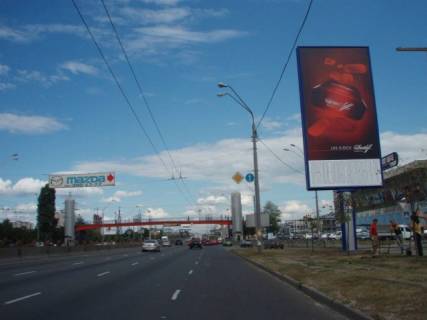 Бэклайт A в Киеве, 4x8  просп. Степана Бандери (Московський), перед выездом с Богатырской фото 1